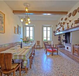 6 bedroom villa with large pool and tennis court near Arezzo, Southern Tuscany, sleeps 12